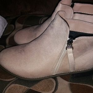 Women's sz 9 beautiful suede
